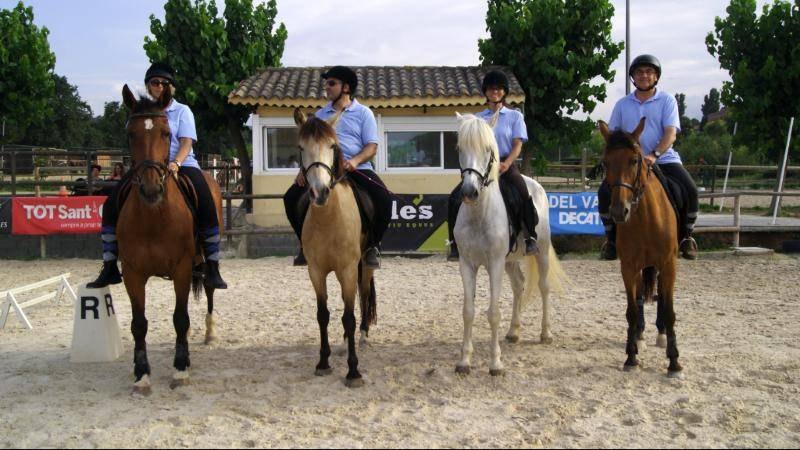 Alumnos de la escuela en la pista